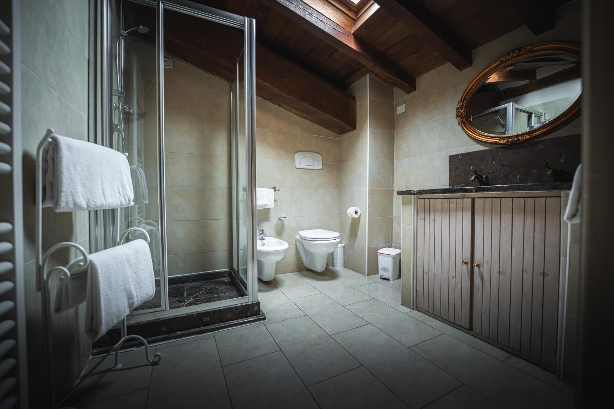 Hotel La Tavola Rotonda Cortemaggiore Bilik gambar