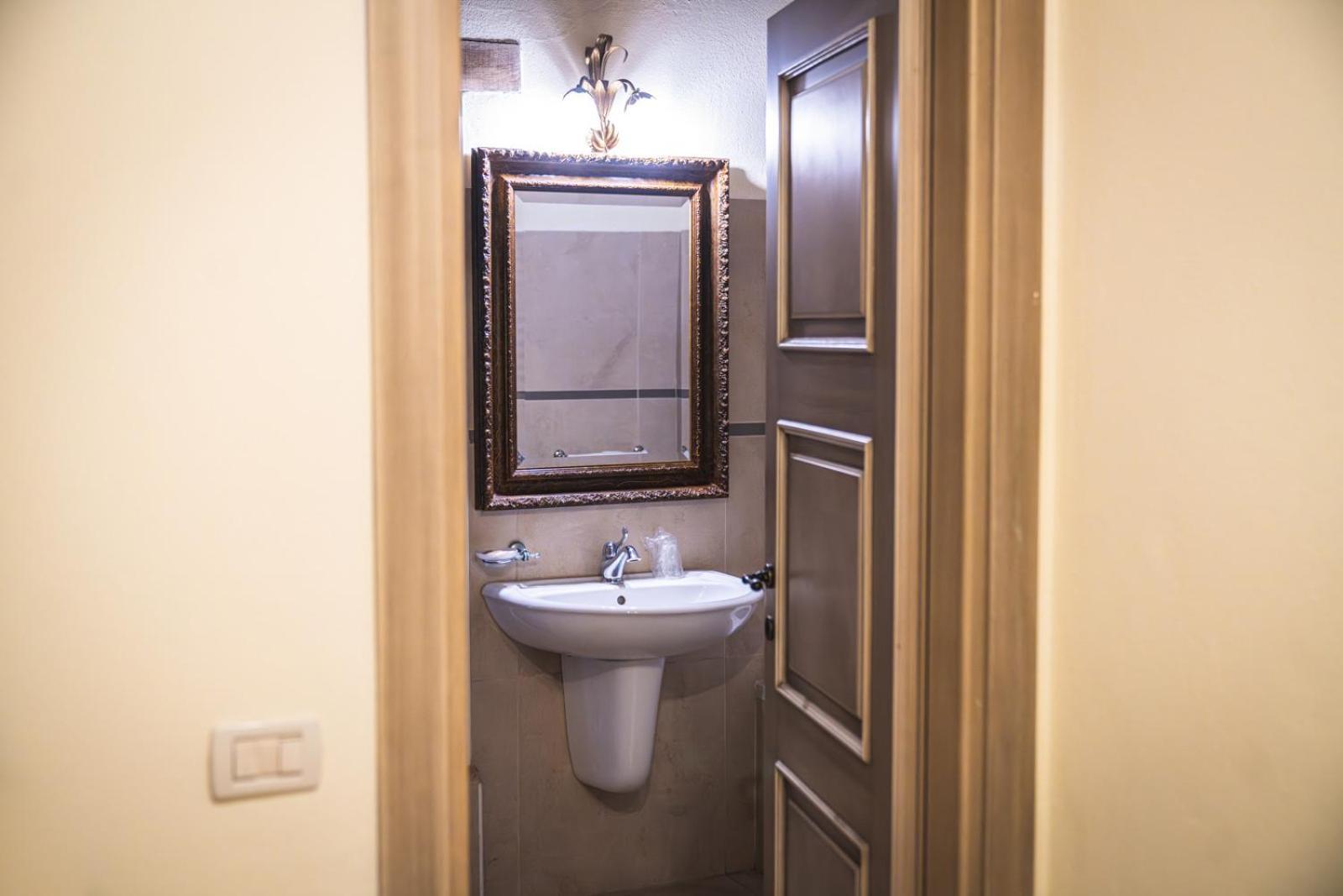 Hotel La Tavola Rotonda Cortemaggiore Bilik gambar