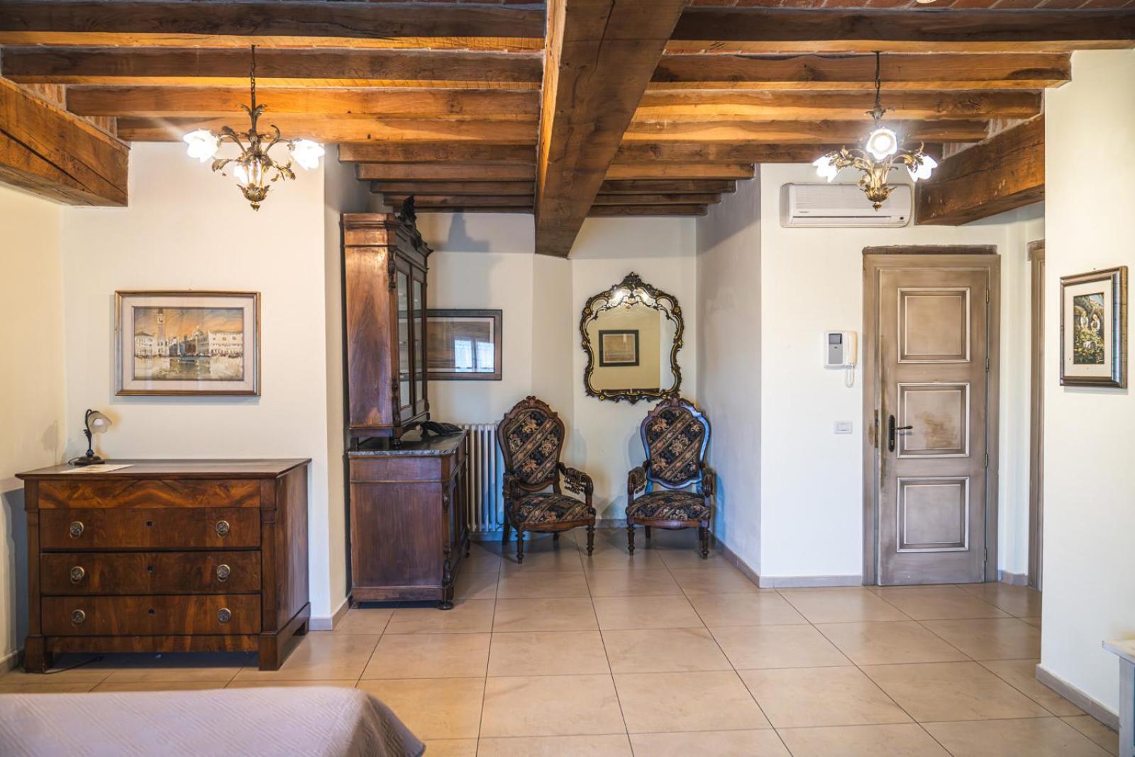 Hotel La Tavola Rotonda Cortemaggiore Luaran gambar