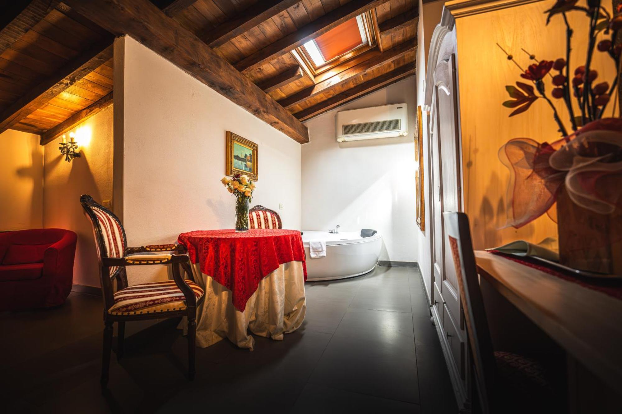 Hotel La Tavola Rotonda Cortemaggiore Luaran gambar