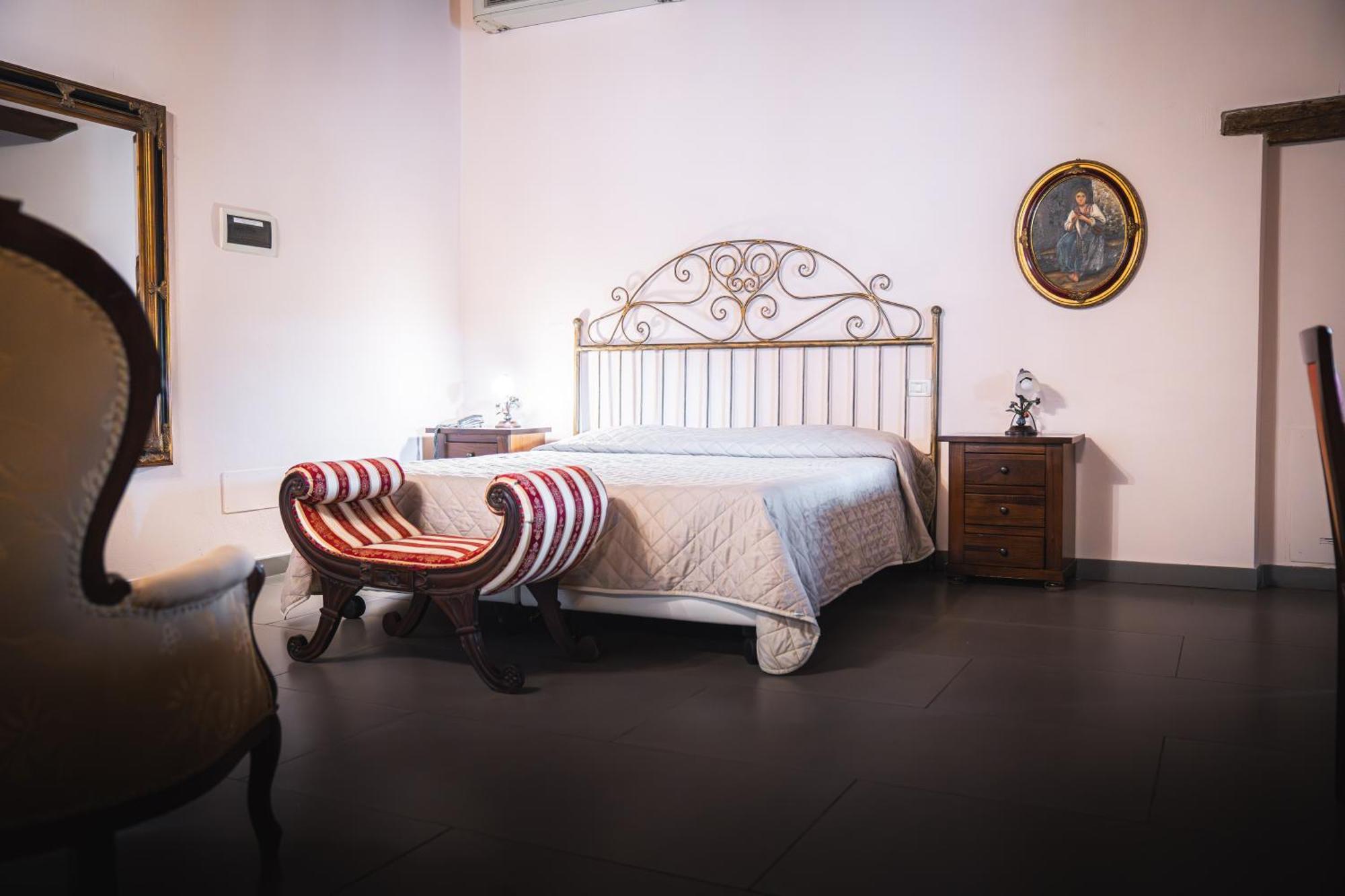 Hotel La Tavola Rotonda Cortemaggiore Luaran gambar