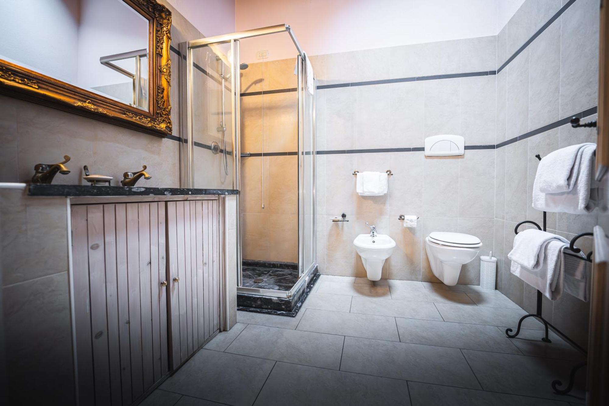 Hotel La Tavola Rotonda Cortemaggiore Bilik gambar