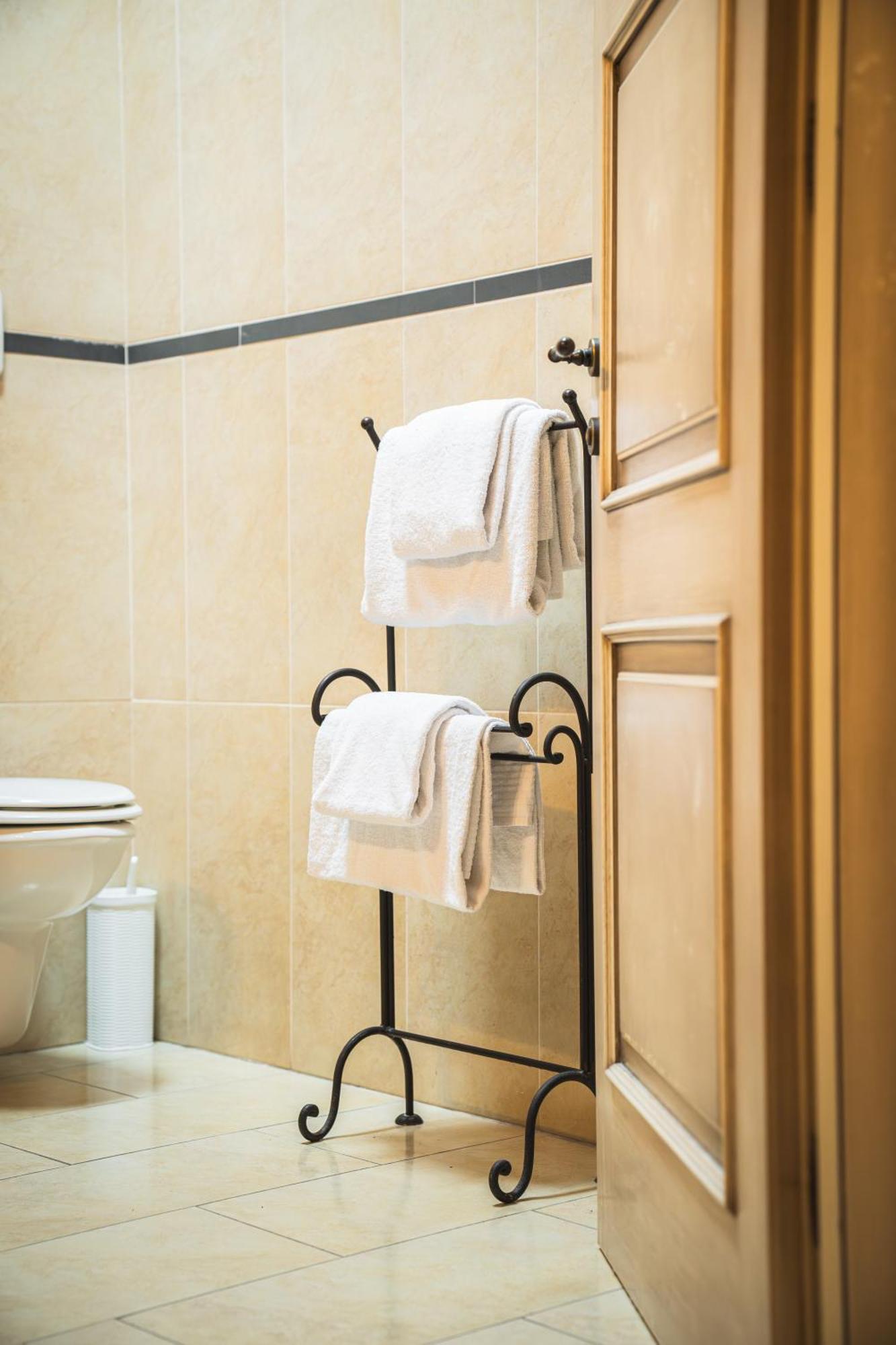 Hotel La Tavola Rotonda Cortemaggiore Bilik gambar