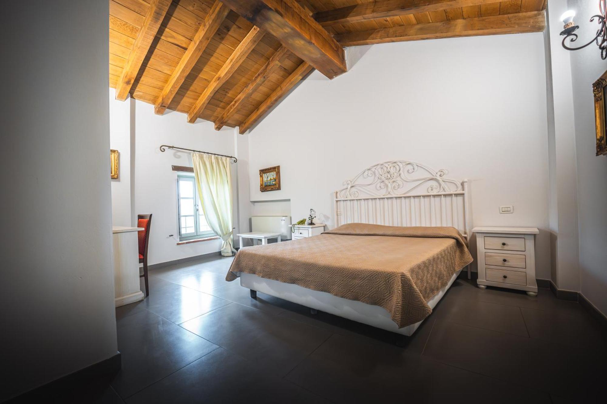 Hotel La Tavola Rotonda Cortemaggiore Bilik gambar